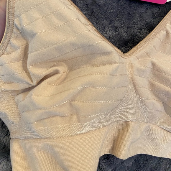 NWT Bali Comfort Revolutions wireless lightly lined form shaping bra SzM - Picture 4 of 10